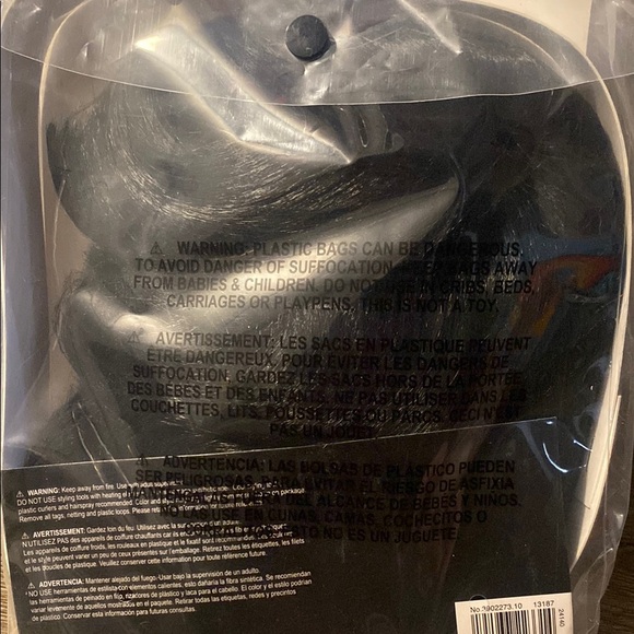 Long Bob black Wig - Halloween Costume or Cosplay - Picture 3 of 3